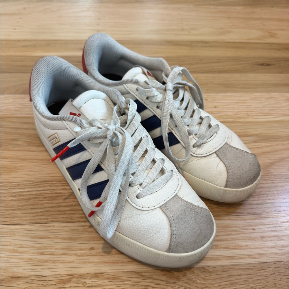 Women's 8 ADIDAS sneakers